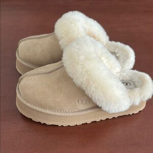 UGG Women's platform  Slippers